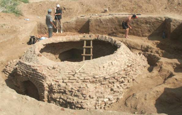 Археологические остатки города Хаджи-Тархан на городище «Шареный бугор»