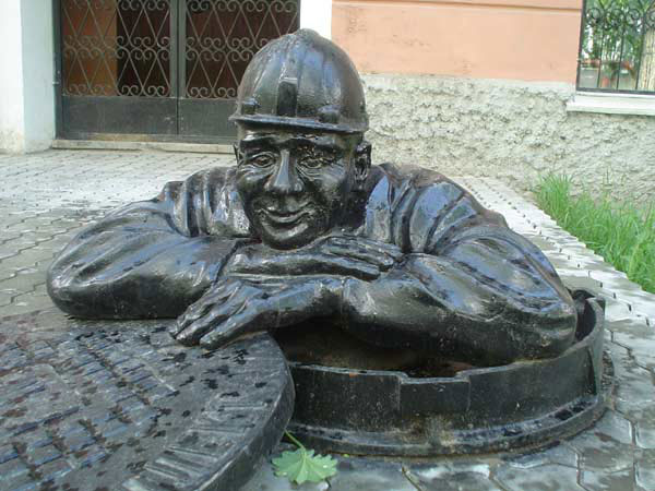 Памятник Дяде-Ване сантехнику в Екатеринбурге