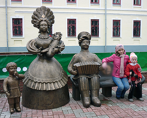 Памятник дымковской игрушке в Кирове