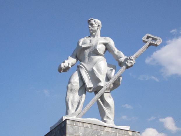 Памятник  металлургу. Магнитогорск.