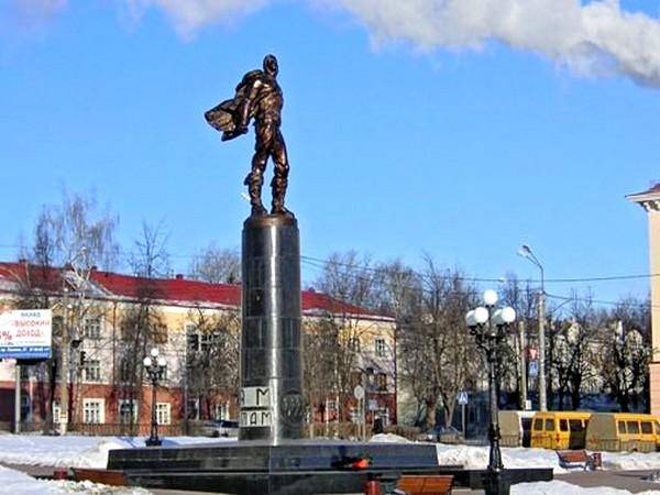 Памятник  "Героям-стратонавтам", площадь Героев-стратонавтов. Саранск.