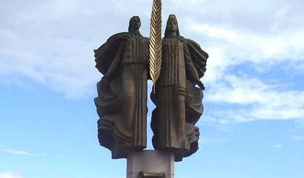 Памятник  "Навеки с Россией", аллея Дружбы. Саранск.
