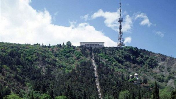 Гора Мтацминда.  Тбилиси.
