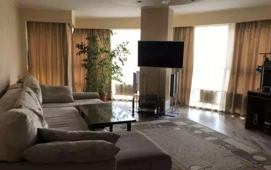 улица Ады Лебедевой, 64