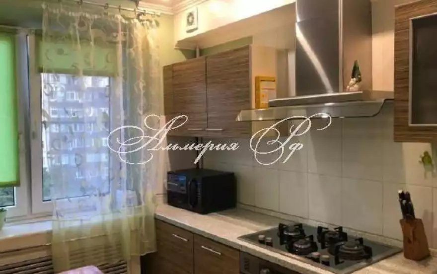 Комарова, 14
