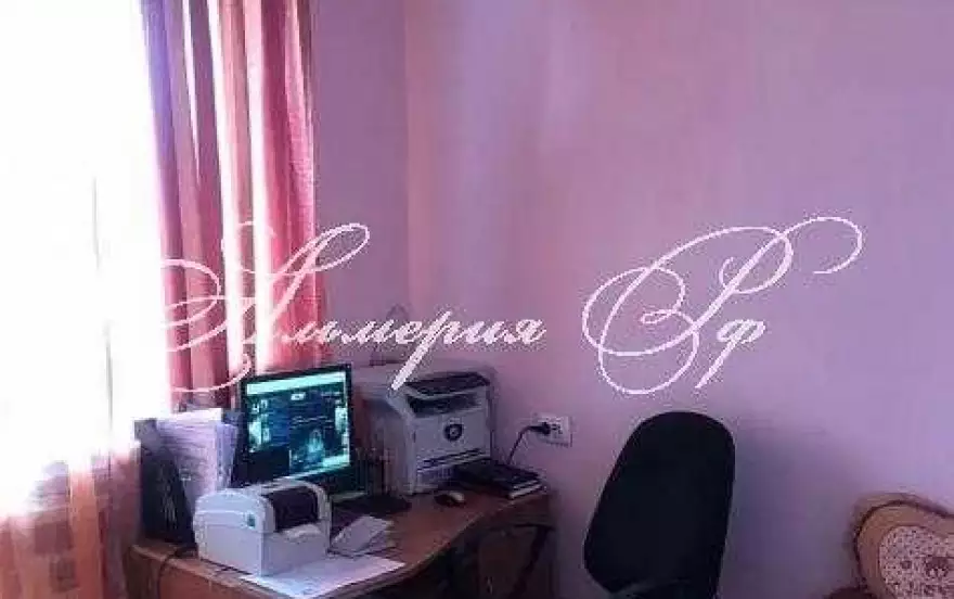 Комарова, 13