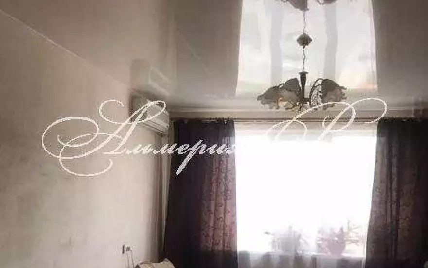 Комарова, 13