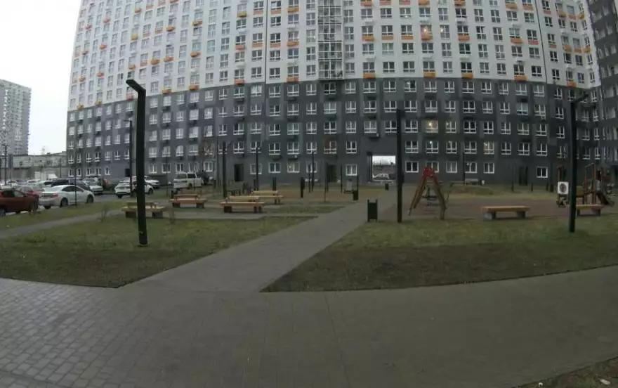 Юности улица, 13