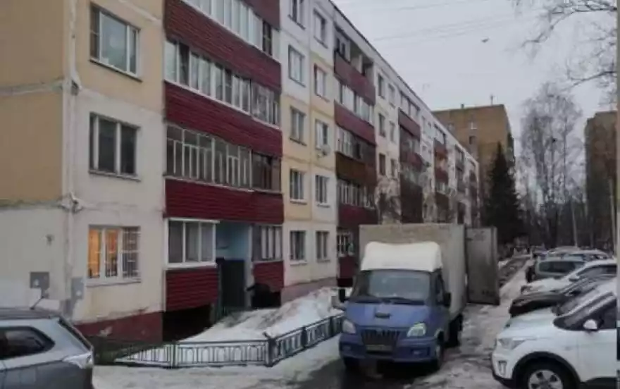 Весенняя улица, 4