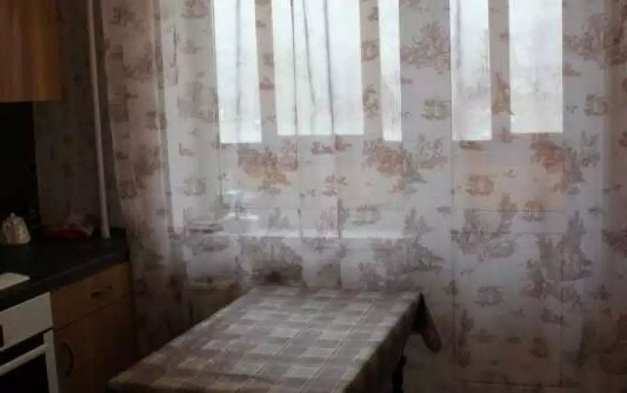 Весенняя улица, 4
