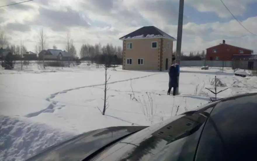Сосновая улица, -