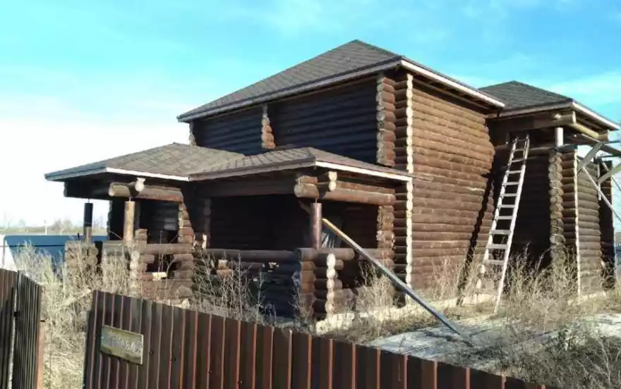 Сосновая улица, -