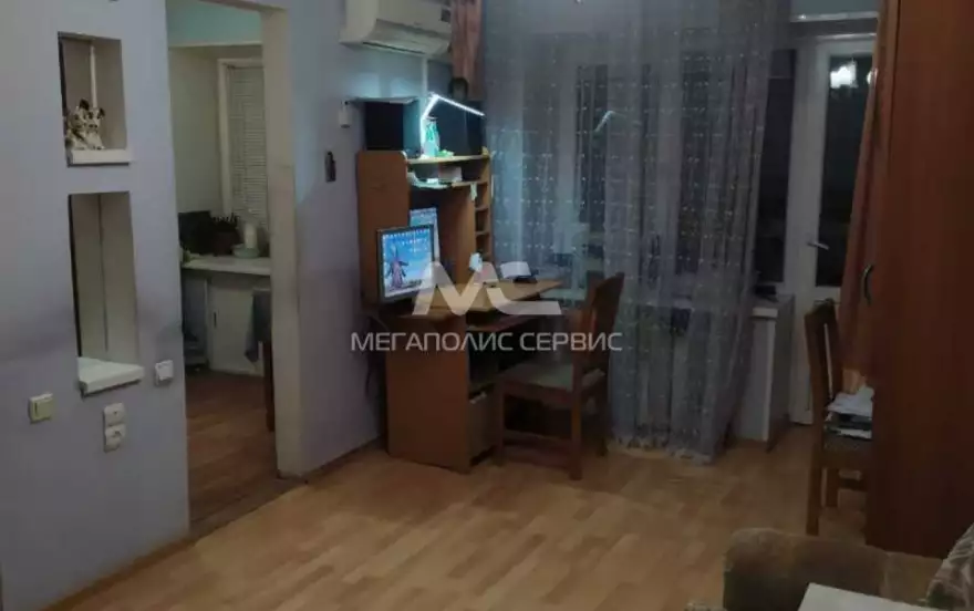 Революционная улица, 8