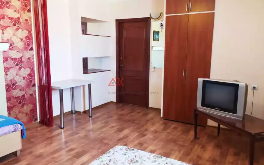 Нахимова улица, 17