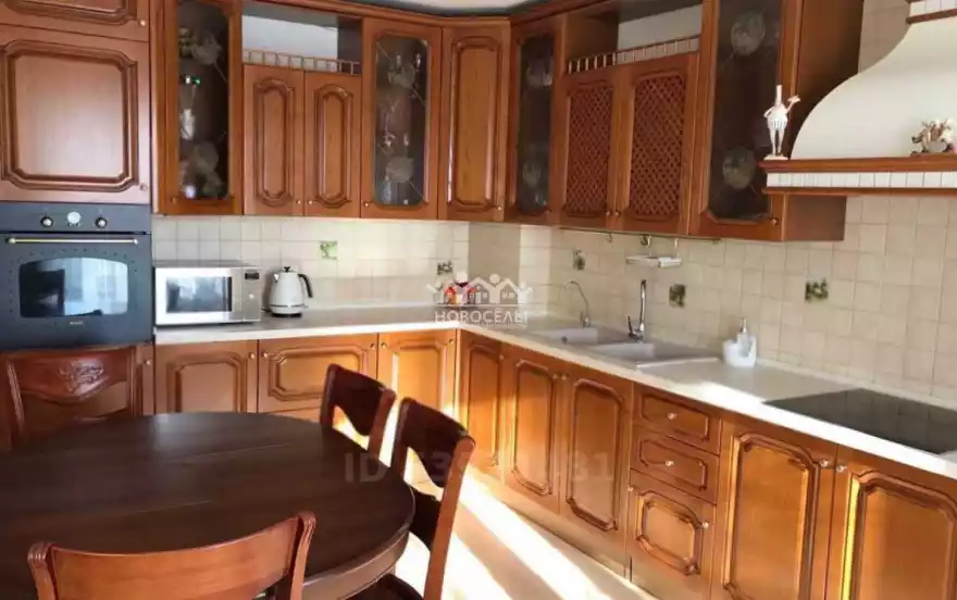 Украинский б-р, 15