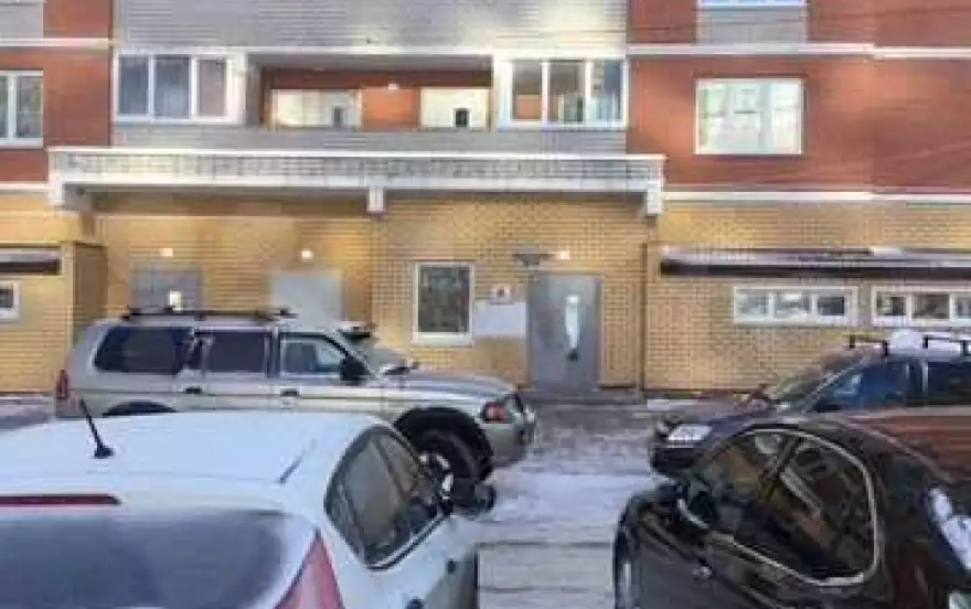 Хренникова улица, 8