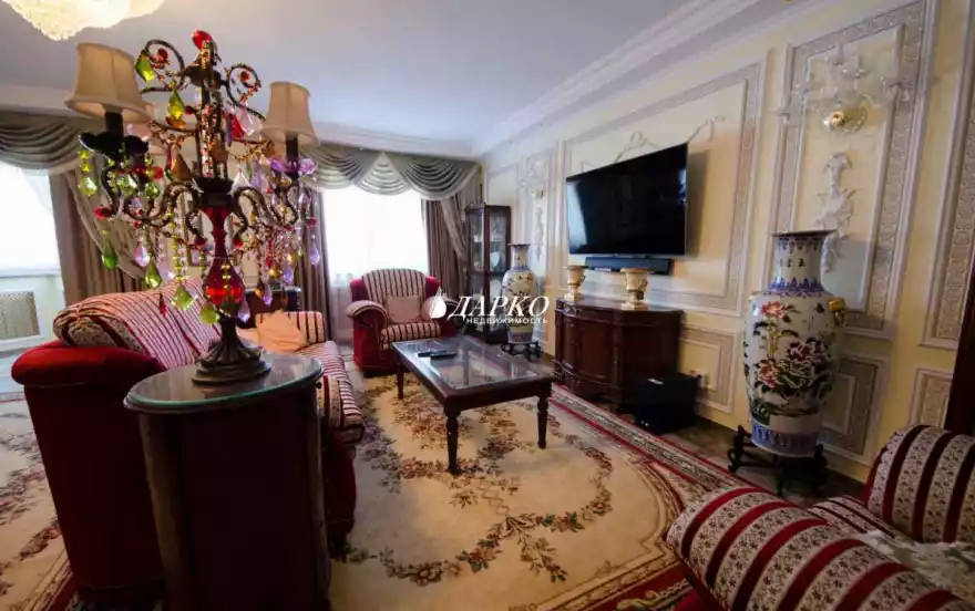 Космонавтов пр-кт, 37