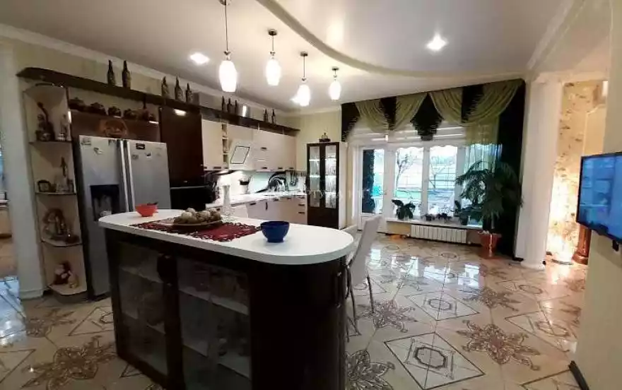 ул Горького