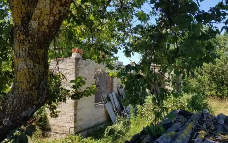 Набережная улица