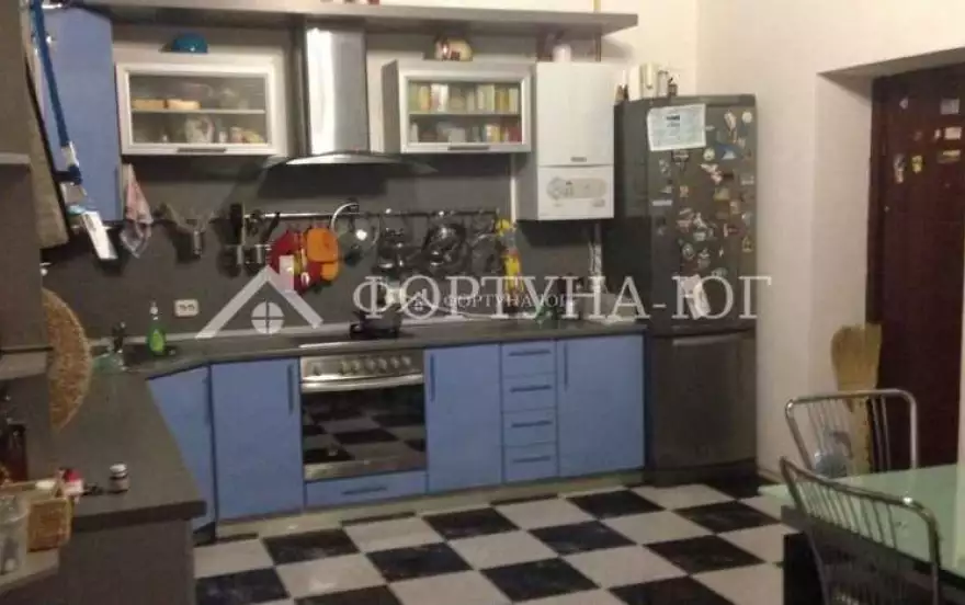 Молодёжная улица