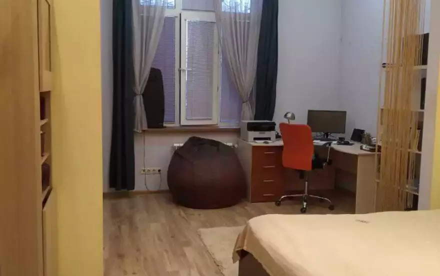 Октября улица, 42