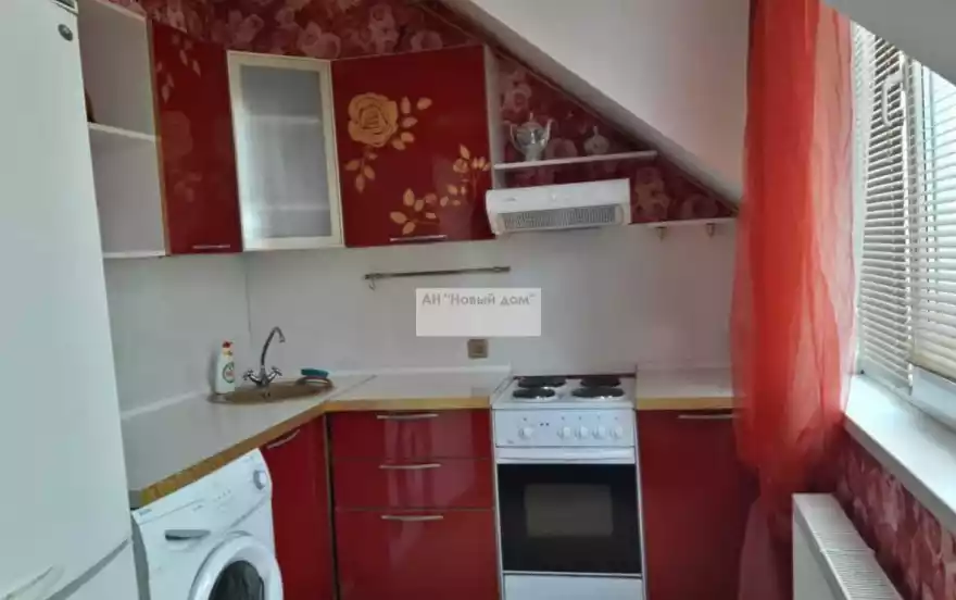 Тепличная улица, 102