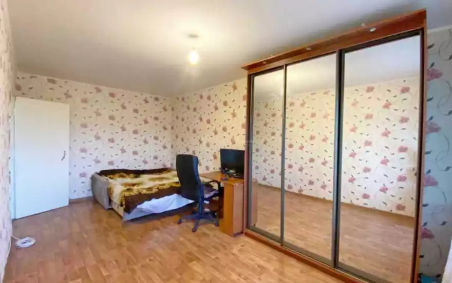 Латышская улица, 16