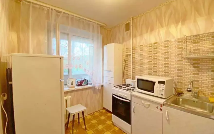 Латышская улица, 16