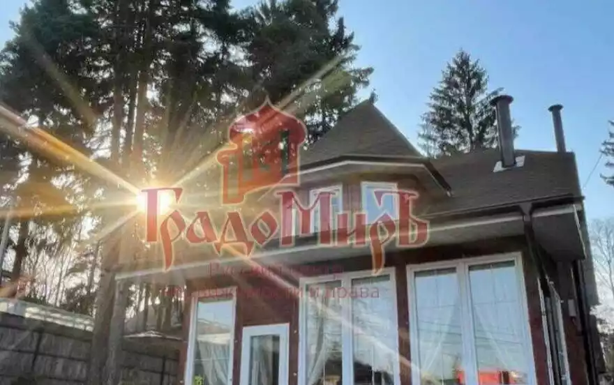 Школьная улица, 40