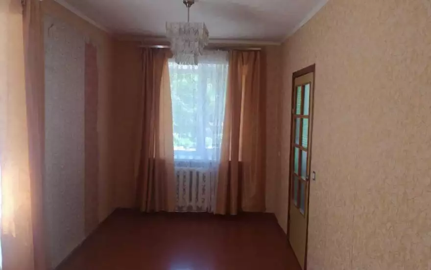 Мира улица, 8
