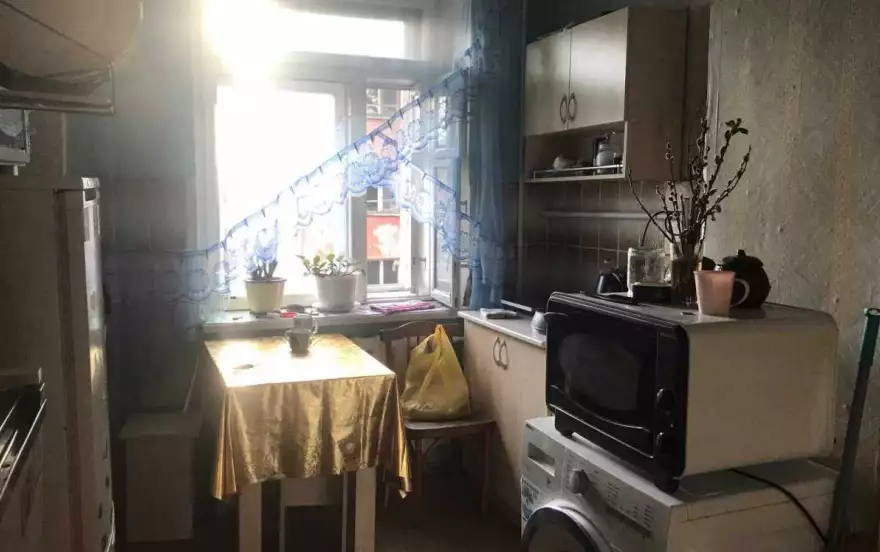Профинтерна улица, 44