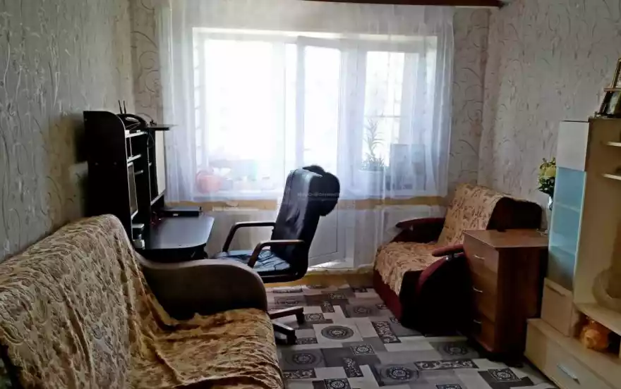 Латышская улица, 1