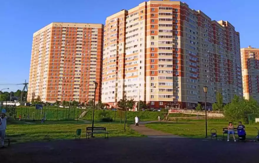 Бережок улица, 14