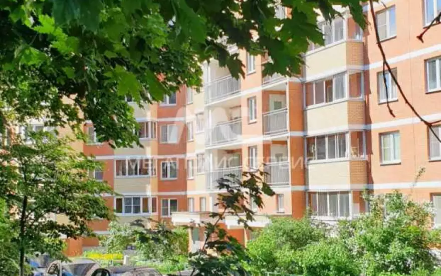 Бережок улица, 14