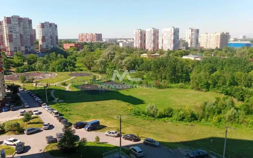 Бережок улица, 14