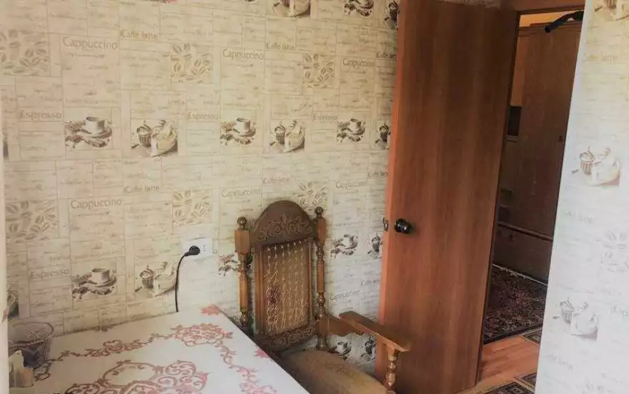 Мира улица, 3
