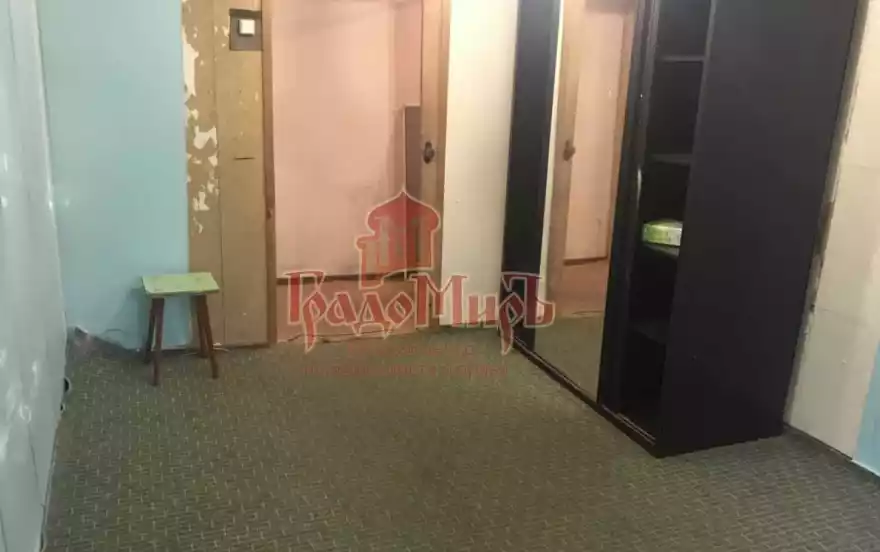 Мира улица, 1