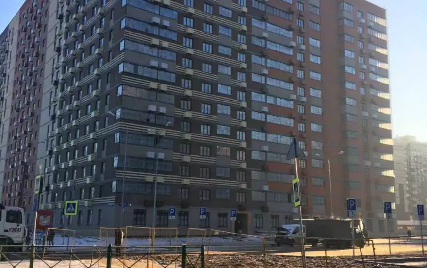 Просвещения улица, 18