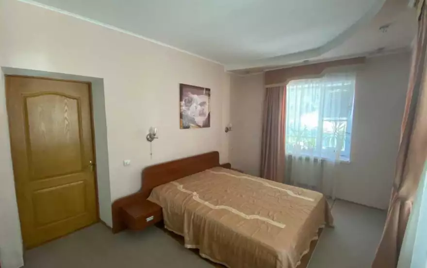 Генерала Попова улица, 7