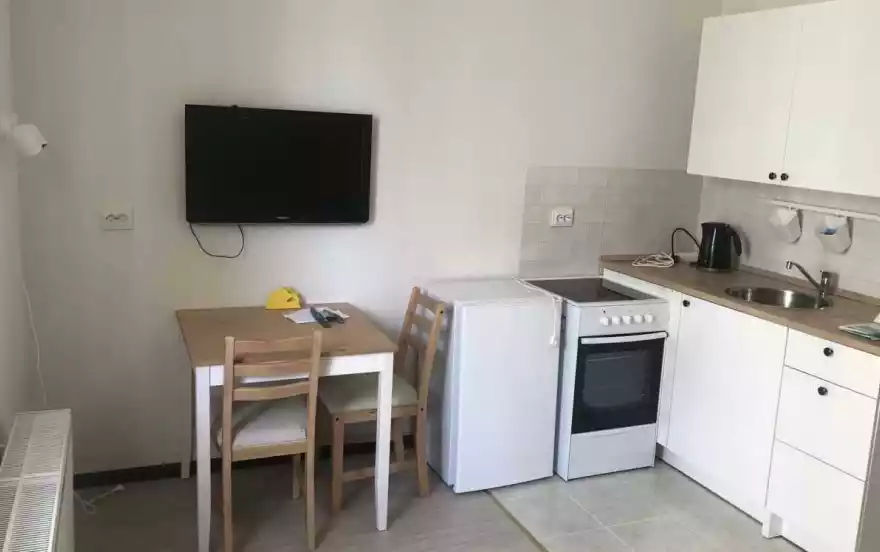 Безымянная улица, 2