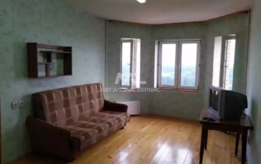 Школьная улица, 38