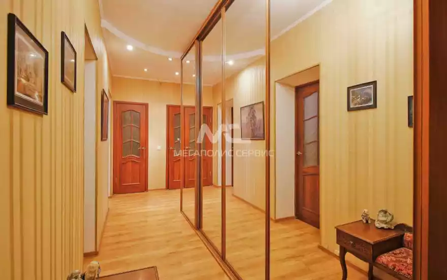 Тихая улица, 3