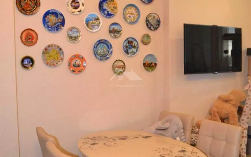 Строителей улица, 1