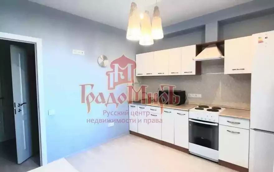 Школьная улица, 10