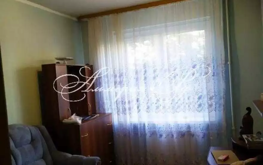 Комарова, 20