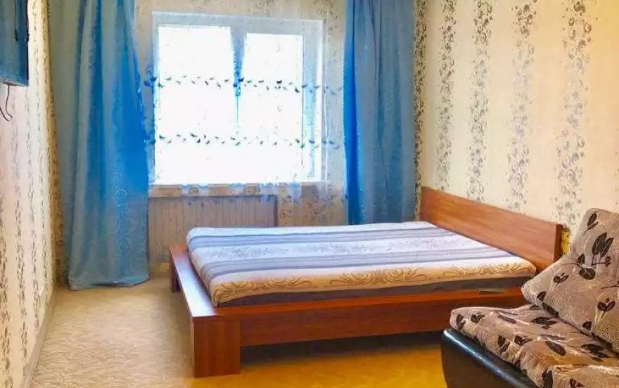 Главная улица, 6