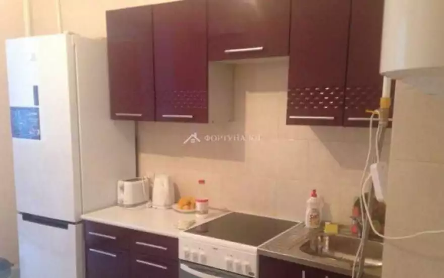 Лазурная улица, 10к1