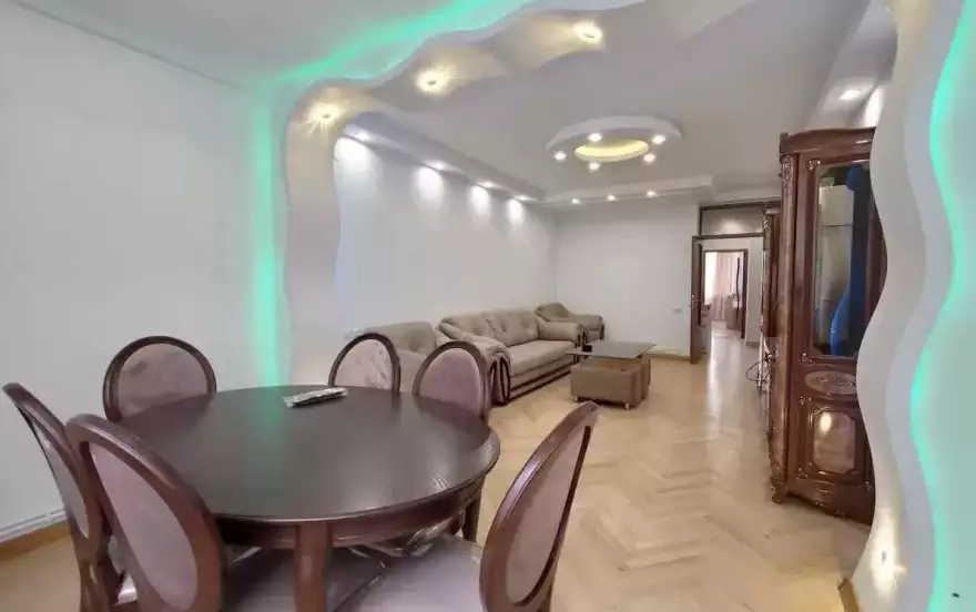 улица Ваграма Папазяна, 16Б