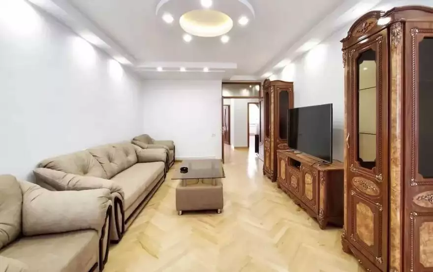 улица Ваграма Папазяна, 16Б