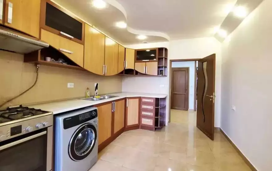 улица Ваграма Папазяна, 16Б